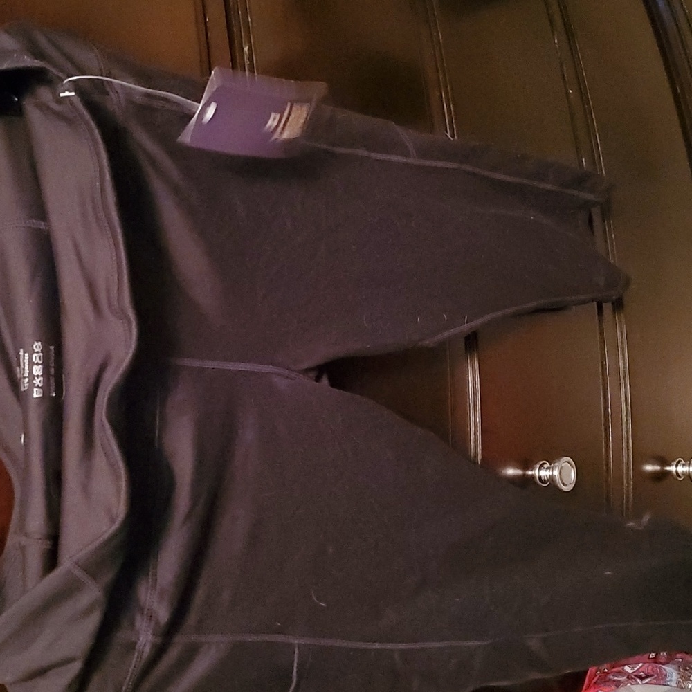 Black, Capri length workout leggings in Large